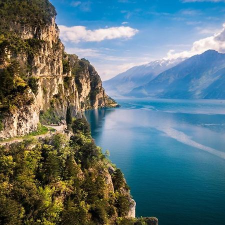 Ferienwohnung Sky&Pool Dom Riva del Garda Exterior foto